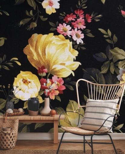 Decorazione murale con rose gialle e rosa su sfondo nero