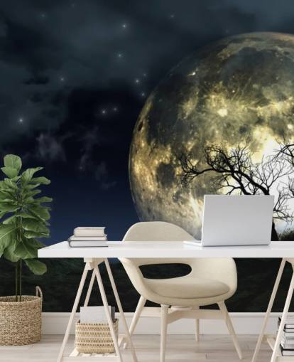 Glühender Mond hinter Baum-Tapete