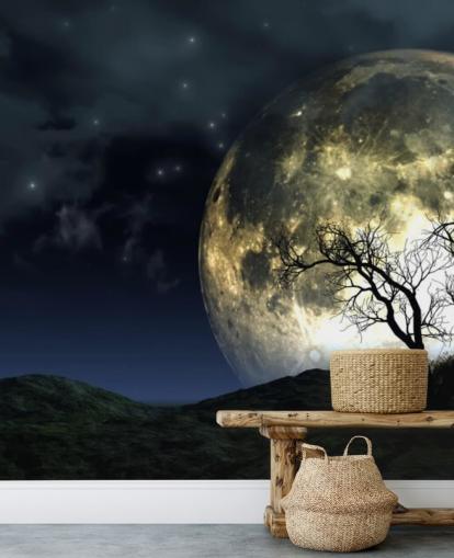 Glühender Mond hinter Baum-Tapete