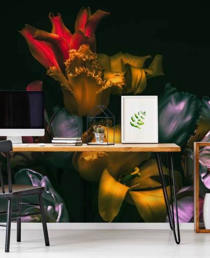 papier peint mural floral foncé appelé Exotic Blooms pour les chambres et les salons