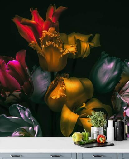 mural de papel de parede floral escuro chamado Exotic Blooms para quartos e salas de estar