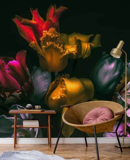 carta da parati murale floreale scura chiamata Exotic Blooms per camere da letto e salotti