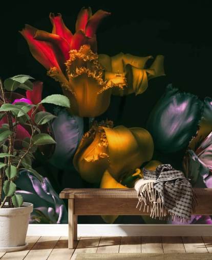 mural de papel pintado floral oscuro llamado Exotic Blooms para dormitorios y salas de estar