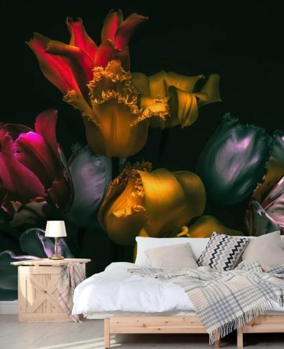 donkere bloemenbehangmuurschildering genaamd Exotic Blooms voor slaapkamers en woonkamers