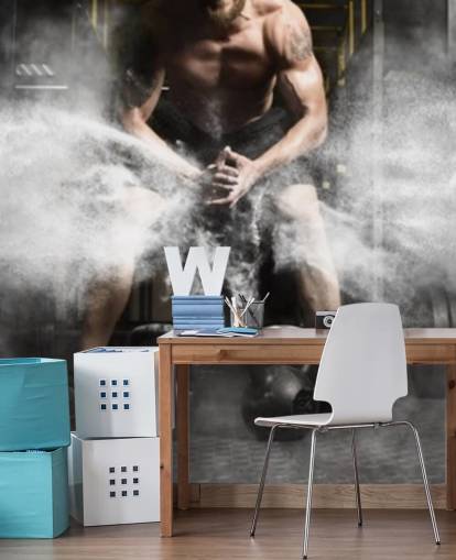 Muskulöser Mann trainiert mit Kettlebell im Fitnessstudio Tapete