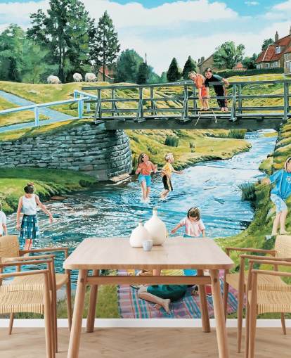 papier peint enfants jouant au bord de la rivière et bâtons de l'ourson sur le pont