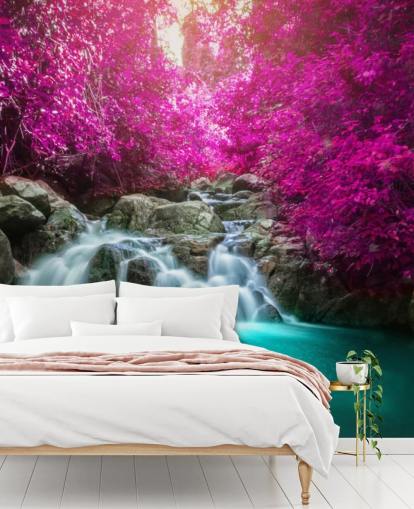 carta da parati con alberi rosa e cascata