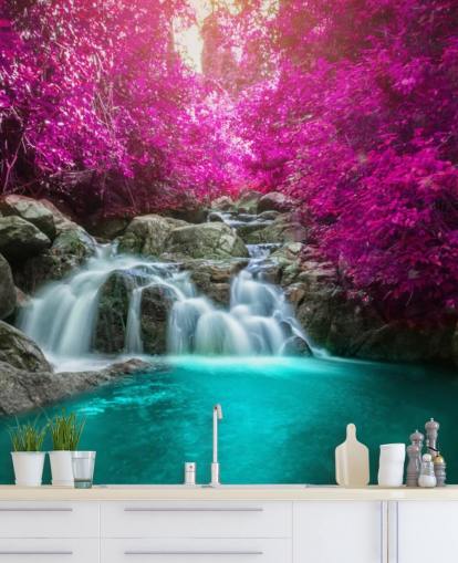 carta da parati con alberi rosa e cascata