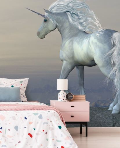 Mural Unicornio parado en la pared de una montaña