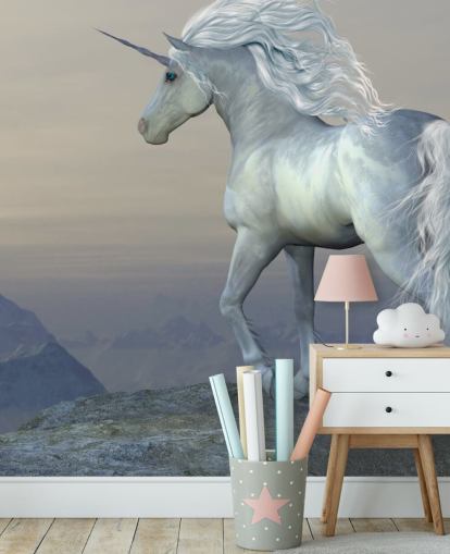 Mural Unicornio parado en la pared de una montaña