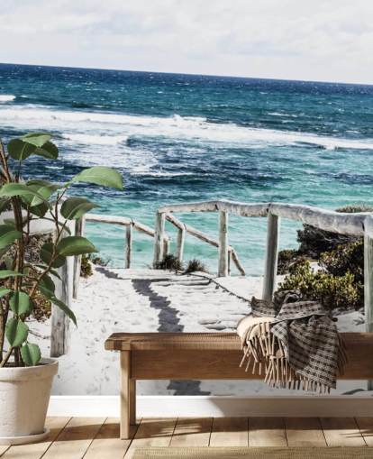 sti ned til hvid slebet strand og klart blåt vand tapet