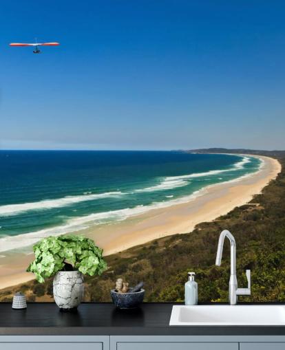 Deltaplano sorvolando la spiaggia a Byron Bay AU carta da parati
