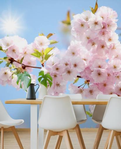 lyserød og blå blomst tapet vægmaleri kaldet Blossom imod en blå himmel til soveværelser, badeværelser og køkkener