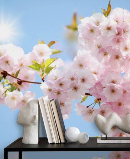 lyserød og blå blomst tapet vægmaleri kaldet Blossom imod en blå himmel til soveværelser, badeværelser og køkkener