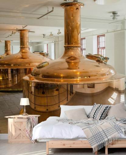 Kobber beholdere og Brewery Bakgrunn Kobber beholdere og Brewery Bakgrunn