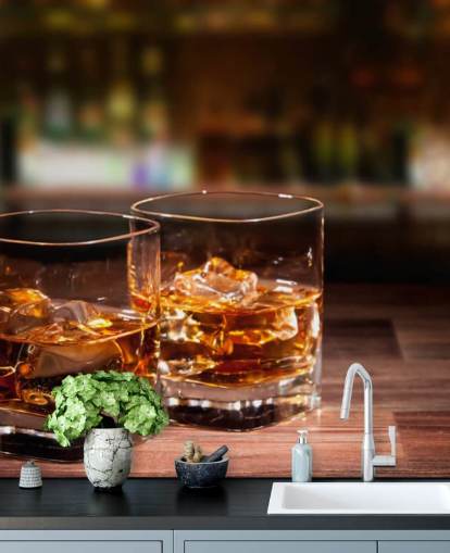 Twee glazen whisky en ijswandmuurschildering