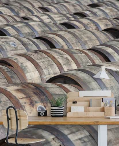 Rijen whiskey barrels behang