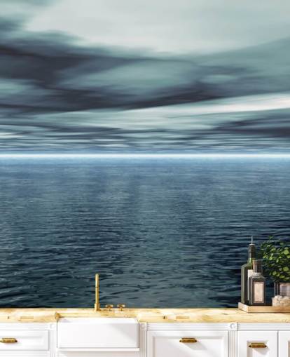Fondo de pantalla de cielo gris nublado y océano en calma