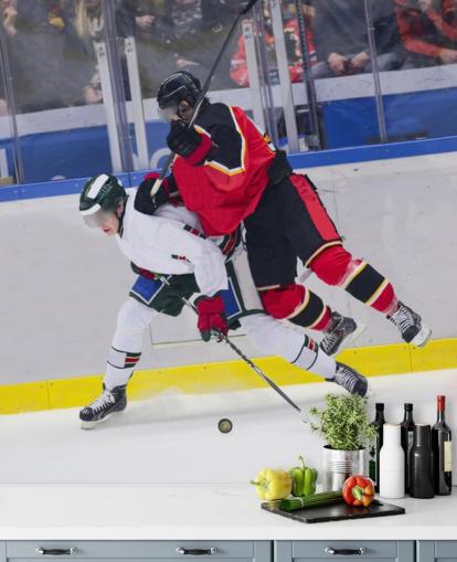 lebendiges Eishockey-Tapeten-Wandbild namens Ice Hockey Heavy Tackle für Kinderzimmer und Hockeyclubs