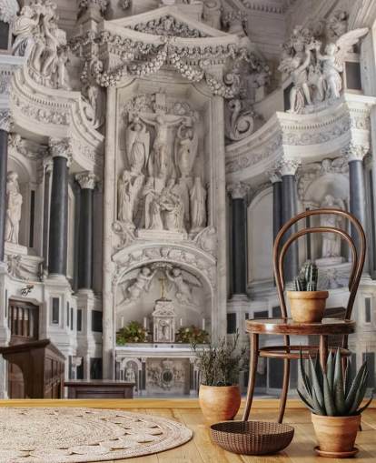 Geschnitzter Marmoraltar in französischer Kapelle Tapete