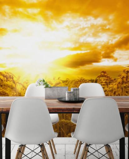 Decorazione murale con tramonto dorato nel campo di grano