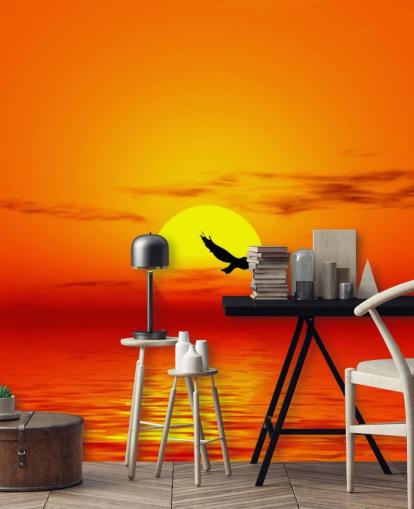 Decorazione murale con uccello che sorvola l'oceano al tramonto