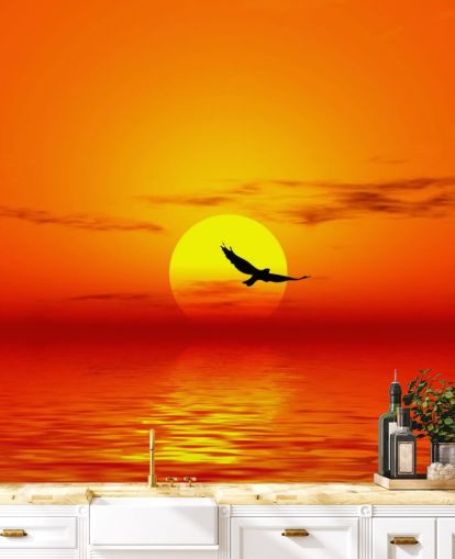 Vogel vliegen over de oceaan bij zonsondergang muurschildering