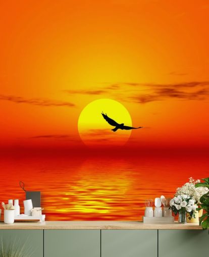 Decorazione murale con uccello che sorvola l'oceano al tramonto Decorazione murale con uccello che sorvola l'oceano al tramonto