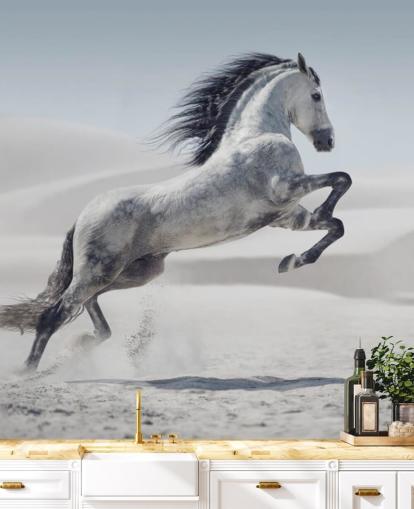 Caballo blanco saltando en el fondo de pantalla de paisaje nevado