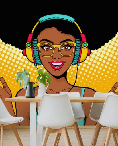 afroamerikanisches Mädchen mit Afro trägt Kopfhörer Pop-Art-Tapete
