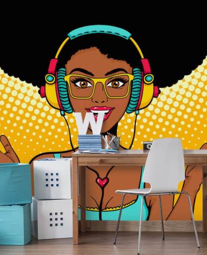 chica afroamericana con afro usando auriculares papel tapiz pop art