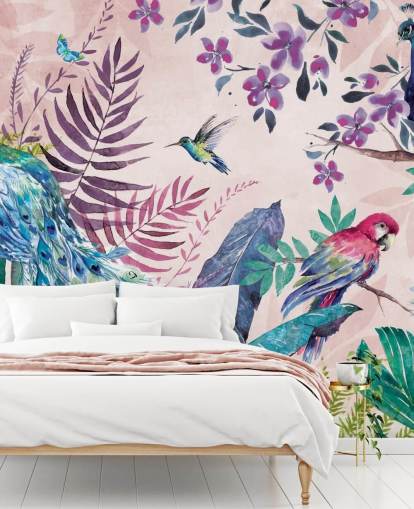 carta da parati murale con pavone tropicale viola e blu chiamato Tropical Peacock di Di Brookes per camere da letto e salotti