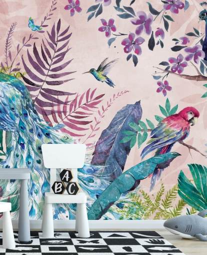 lila und blaue tropische Pfauentapete namens Tropical Peacock von Di Brookes für Schlafzimmer und Wohnzimmer