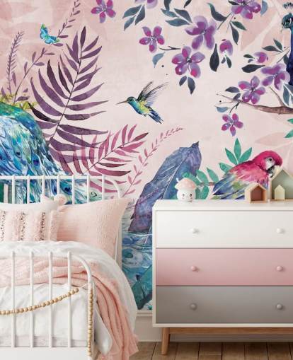 carta da parati murale con pavone tropicale viola e blu chiamato Tropical Peacock di Di Brookes per camere da letto e salotti