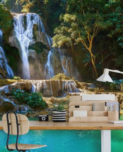 jungle met blauwe lagune en watervalbehang