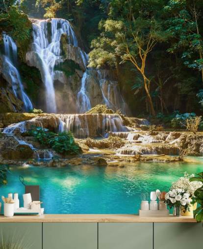 jungle met blauwe lagune en watervalbehang