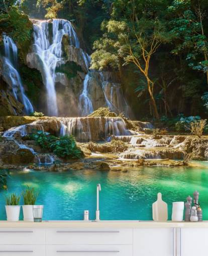 giungla con carta da parati laguna blu e cascata