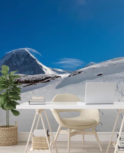carta da parati da montagna personalizzabile blu e bianca chiamata The Eiger per camere da letto, grotte e uffici domestici