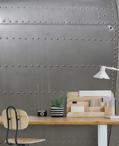 Papier Peint Fresque Côté Métal Clouté du Véhicule