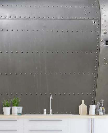 Nastoitettu metalli puoli ajoneuvon seinämaalaus