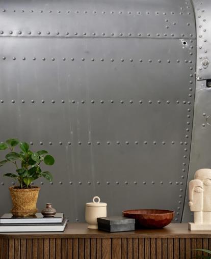 Metalen muurschildering met studs