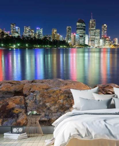 Brisbane's nachts reflecterende kleuren op waterbehang