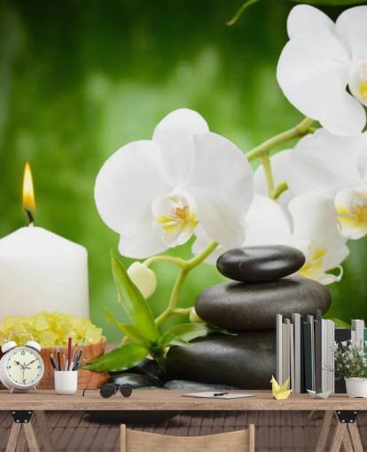 Weiße Orchideen mit Kieseln und Kerzen Fototapete Weiße Orchideen mit Kieseln und Kerzen Fototapete