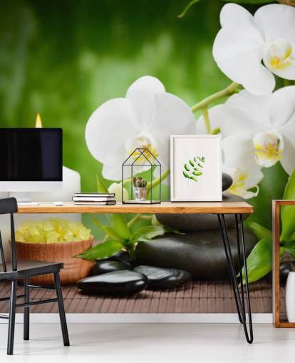 Weiße Orchideen mit Kieseln und Kerzen Fototapete