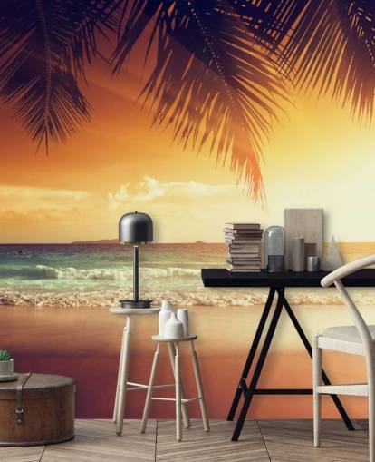 Papier peint ciel orange coucher de soleil sur une plage tropicale