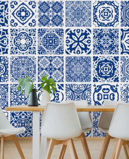 Papel de parede de efeito azulejo estampado azul e branco