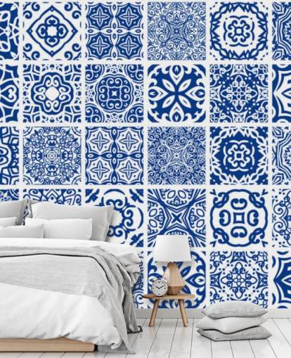 Papel pintado efecto azulejo azul y blanco