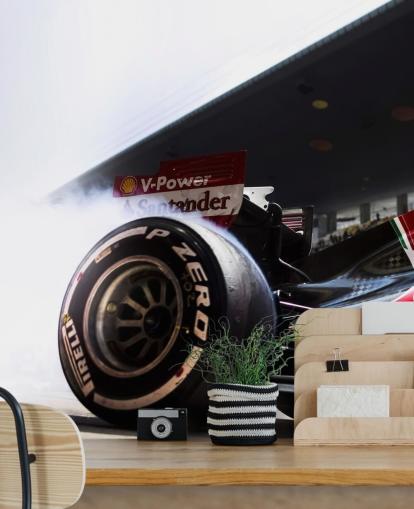 röd anpassningsbar formel ett tapetväggmålning som heter Ferrari F1 för sovrum och hemmakontor