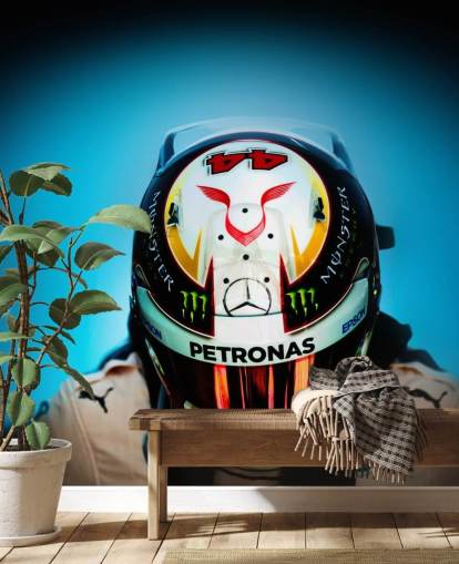 Närbild av Lewis Hamilton med hjälm Bakgrund