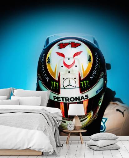 Primer plano de Lewis Hamilton con fondo de pantalla de casco Primer plano de Lewis Hamilton con fondo de pantalla de casco